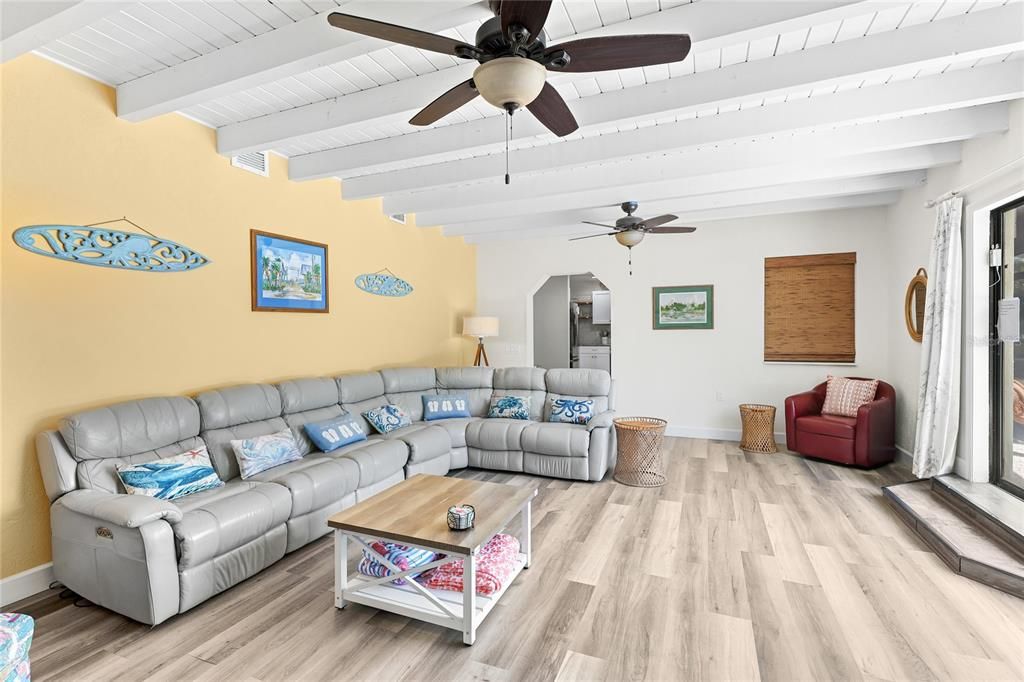 For Sale: $799,000 (5 beds, 4 baths, 2484 Square Feet)