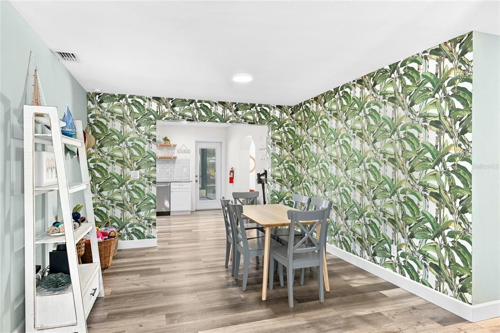 For Sale: $799,000 (5 beds, 4 baths, 2484 Square Feet)