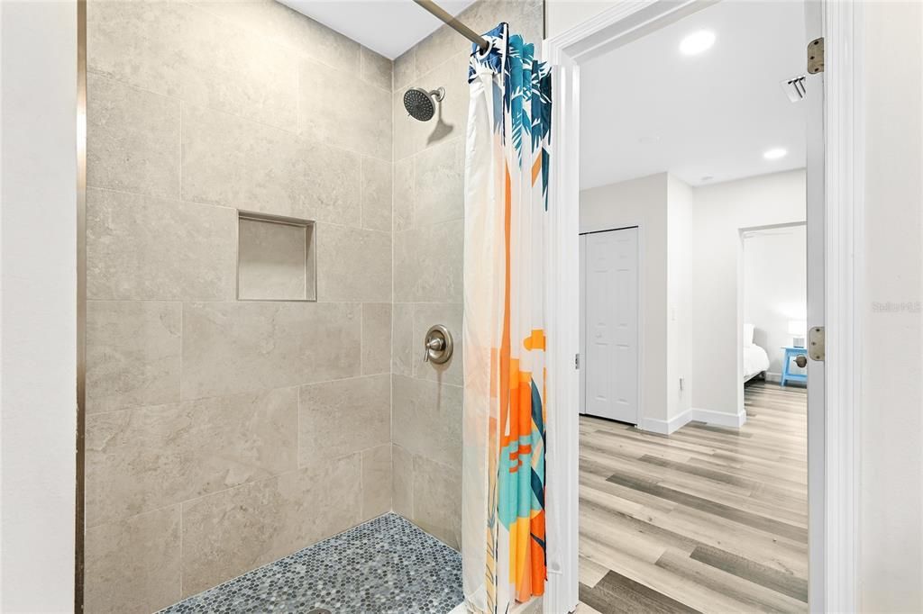 For Sale: $799,000 (5 beds, 4 baths, 2484 Square Feet)