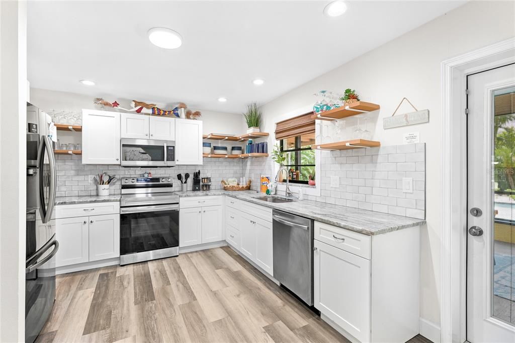 For Sale: $799,000 (5 beds, 4 baths, 2484 Square Feet)