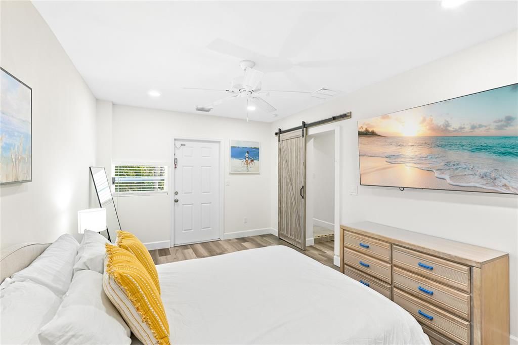 For Sale: $799,000 (5 beds, 4 baths, 2484 Square Feet)