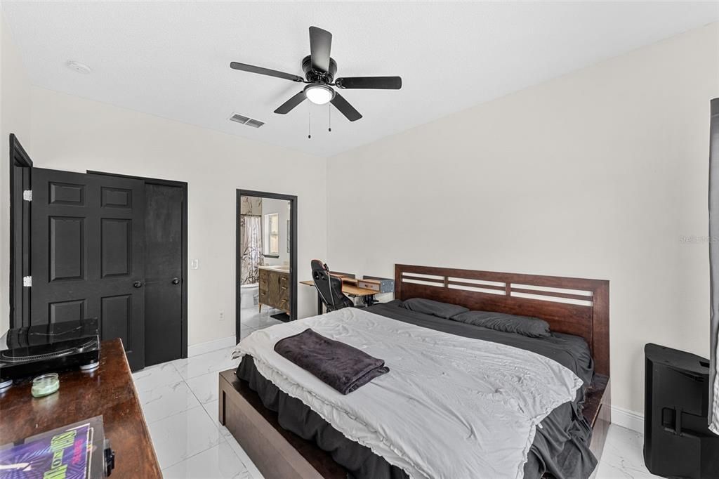 For Sale: $375,000 (4 beds, 2 baths, 2081 Square Feet)