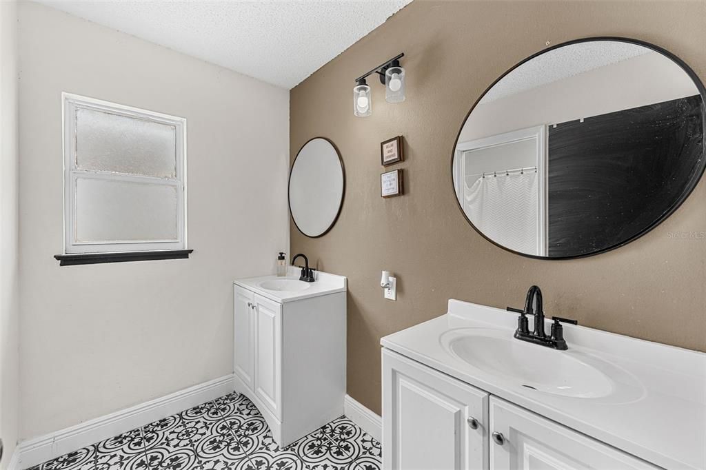 For Sale: $375,000 (4 beds, 2 baths, 2081 Square Feet)