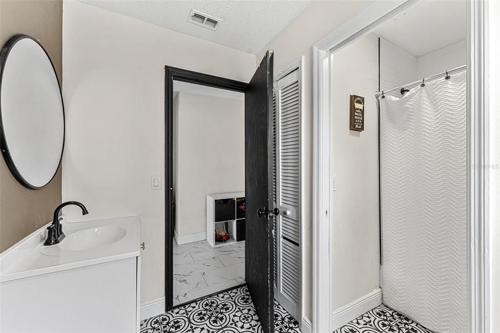 For Sale: $375,000 (4 beds, 2 baths, 2081 Square Feet)