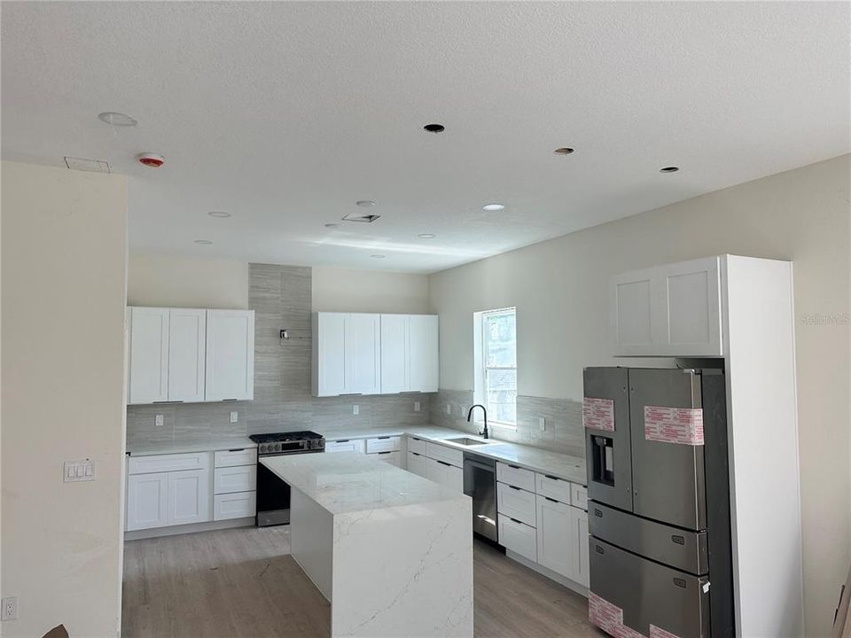 En Venta: $864,350 (3 camas, 3 baños, 2872 Pies cuadrados)
