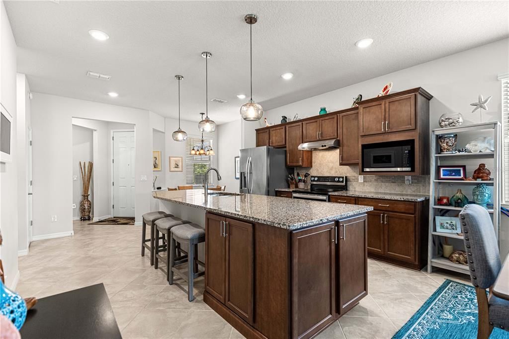 For Sale: $309,900 (2 beds, 2 baths, 1475 Square Feet)