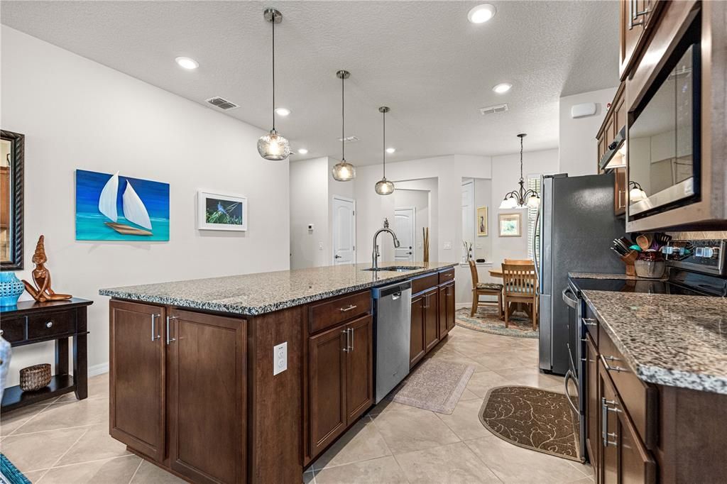 For Sale: $309,900 (2 beds, 2 baths, 1475 Square Feet)