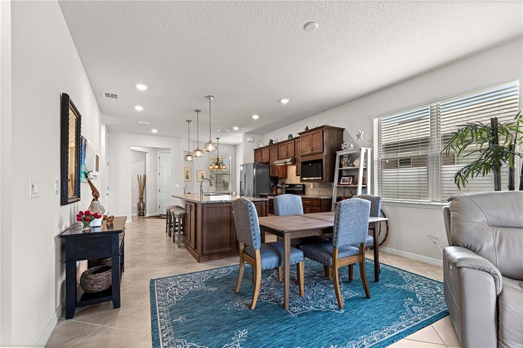 For Sale: $309,900 (2 beds, 2 baths, 1475 Square Feet)
