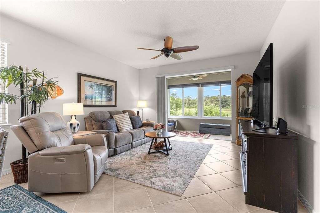 For Sale: $309,900 (2 beds, 2 baths, 1475 Square Feet)
