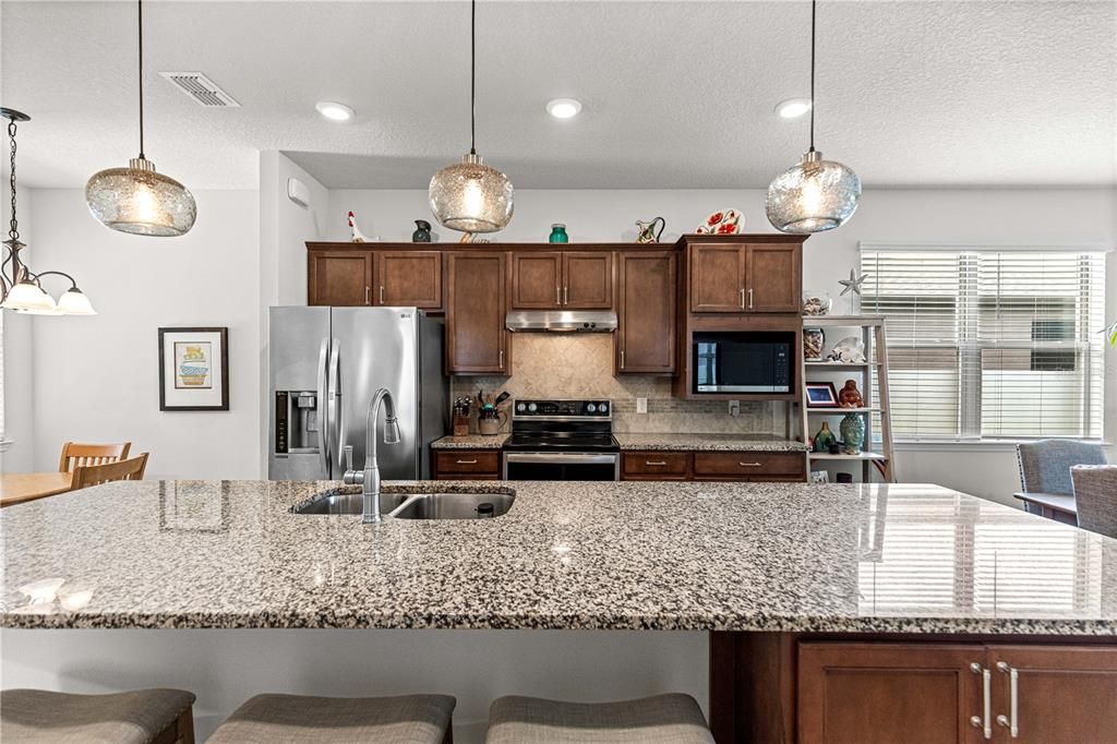 For Sale: $309,900 (2 beds, 2 baths, 1475 Square Feet)