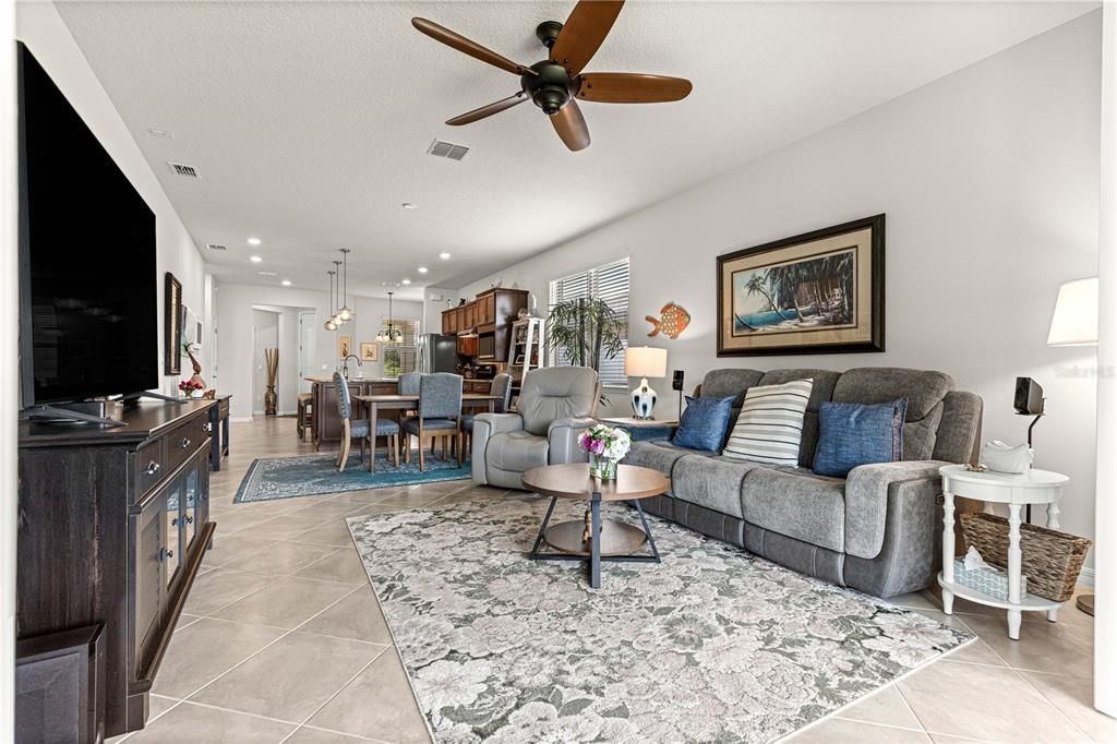 For Sale: $309,900 (2 beds, 2 baths, 1475 Square Feet)