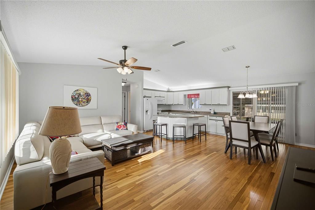 En Venta: $239,900 (2 camas, 2 baños, 1248 Pies cuadrados)