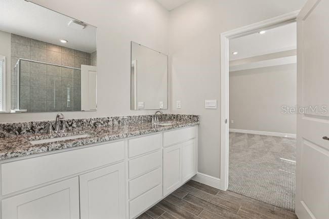 En Venta: $521,900 (4 camas, 3 baños, 2471 Pies cuadrados)