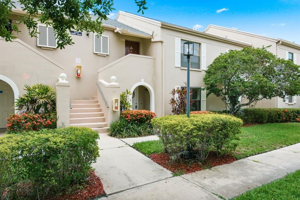 For Rent: $2,100 (2 beds, 2 baths, 1210 Square Feet)
