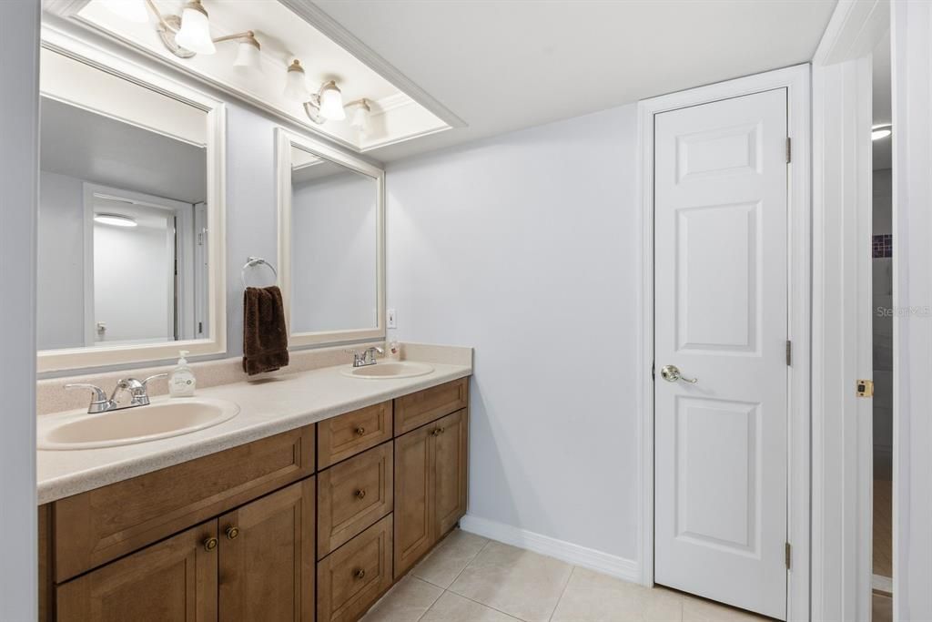 For Rent: $2,100 (2 beds, 2 baths, 1210 Square Feet)