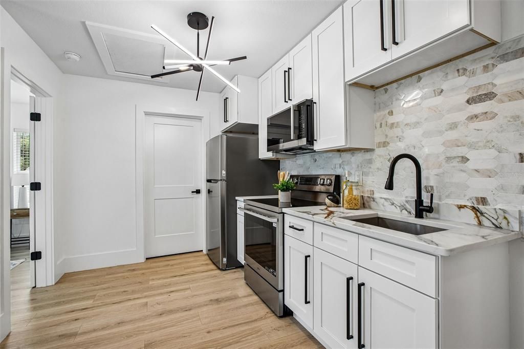 En Venta: $900,000 (5 camas, 4 baños, 2400 Pies cuadrados)