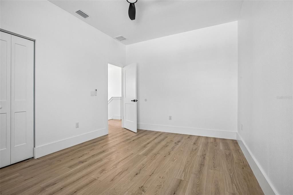 En Venta: $900,000 (5 camas, 4 baños, 2400 Pies cuadrados)