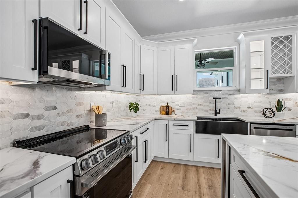 En Venta: $900,000 (5 camas, 4 baños, 2400 Pies cuadrados)