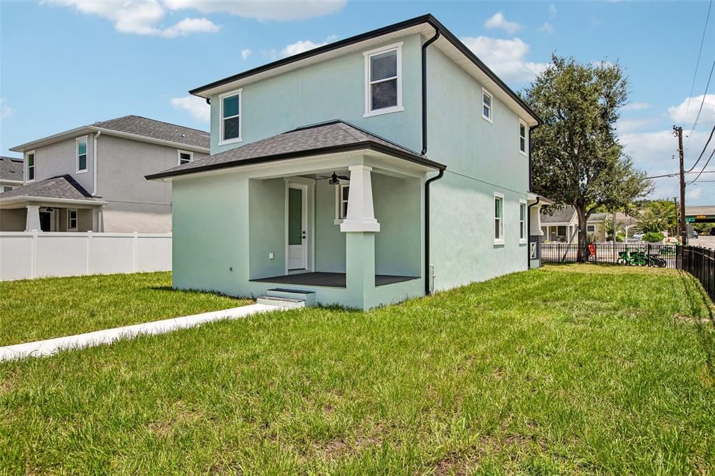 En Venta: $900,000 (5 camas, 4 baños, 2400 Pies cuadrados)
