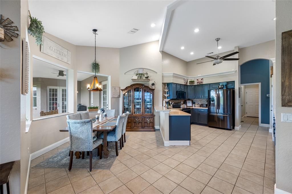 For Sale: $600,000 (4 beds, 3 baths, 3065 Square Feet)