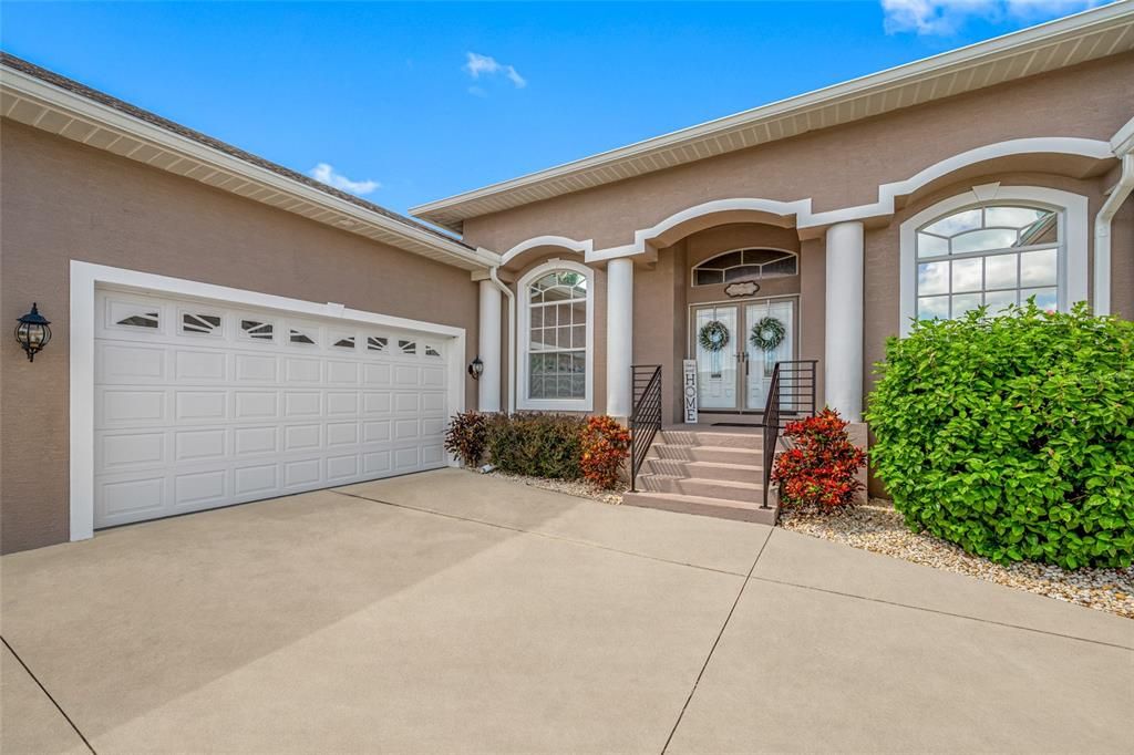 For Sale: $600,000 (4 beds, 3 baths, 3065 Square Feet)