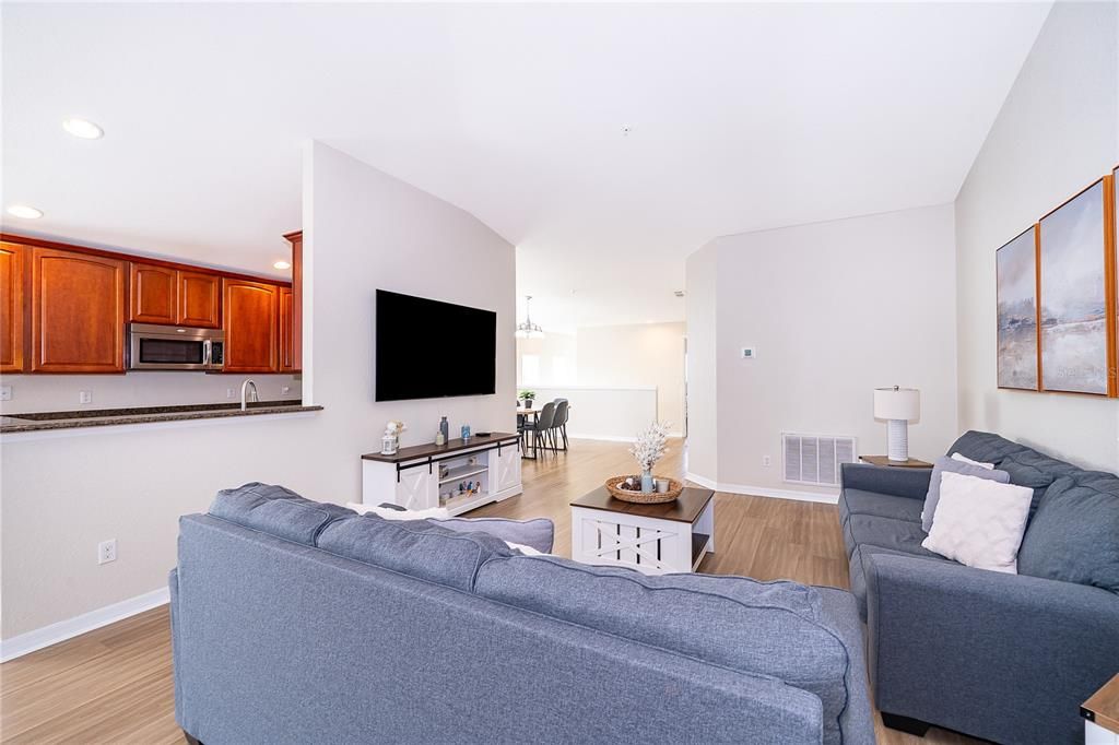 En Venta: $229,000 (2 camas, 2 baños, 1826 Pies cuadrados)