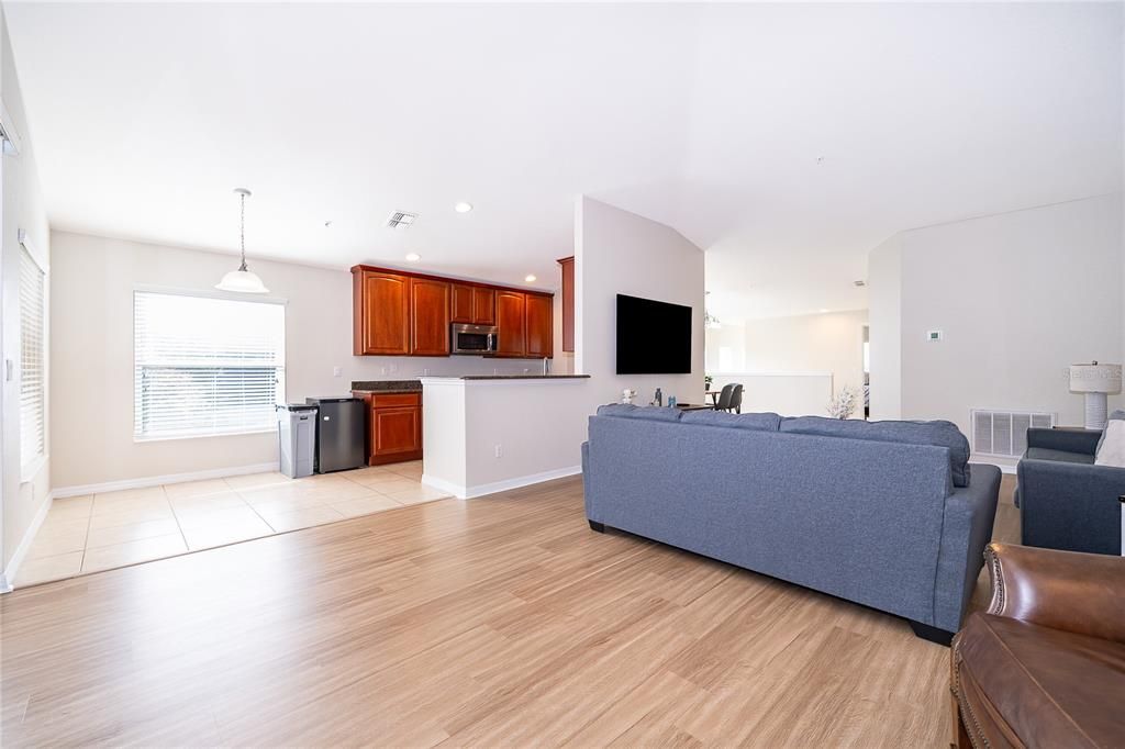 En Venta: $229,000 (2 camas, 2 baños, 1826 Pies cuadrados)