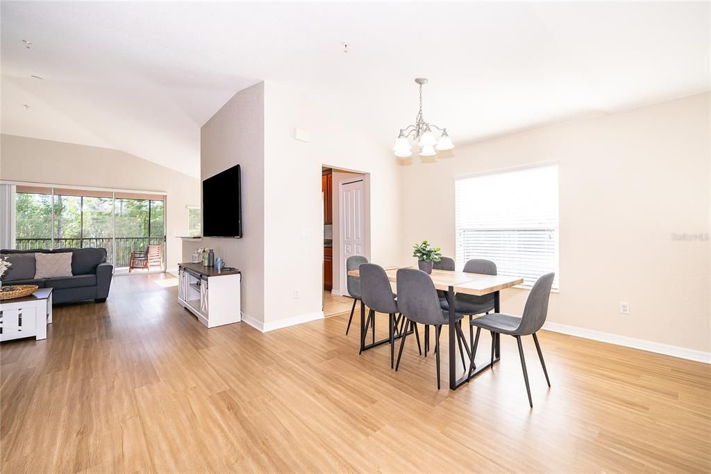 En Venta: $229,000 (2 camas, 2 baños, 1826 Pies cuadrados)