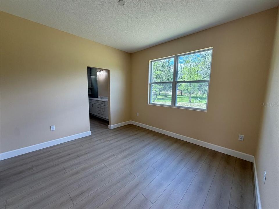 For Sale: $385,000 (2 beds, 2 baths, 993 Square Feet)