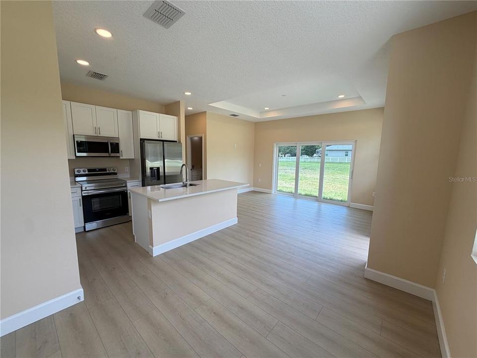 For Sale: $385,000 (2 beds, 2 baths, 993 Square Feet)