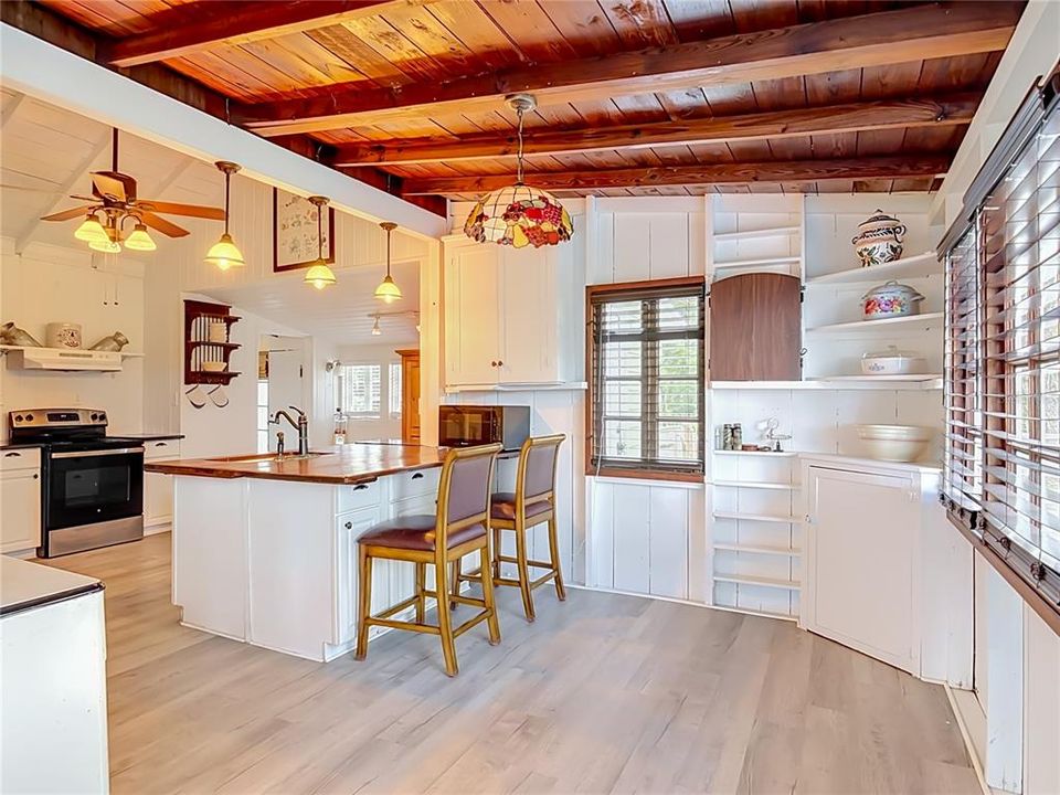 На продажу: $319,000 (2 спален, 2 ванн, 1505 Квадратных фут)
