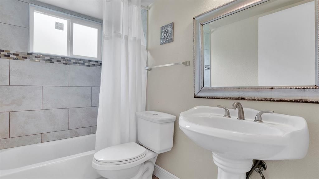 Active With Contract: $218,900 (3 beds, 2 baths, 1220 Square Feet)