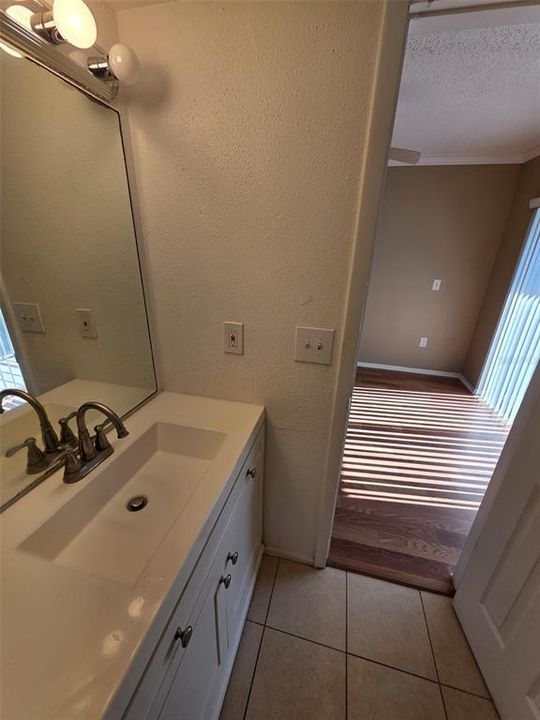 For Rent: $1,100 (1 beds, 1 baths, 496 Square Feet)