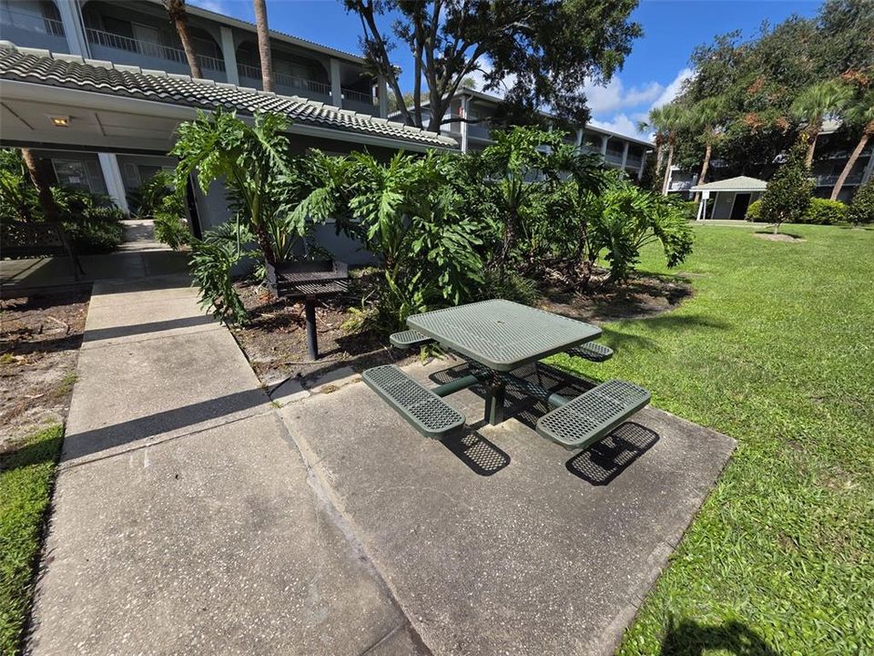 For Rent: $1,100 (1 beds, 1 baths, 496 Square Feet)