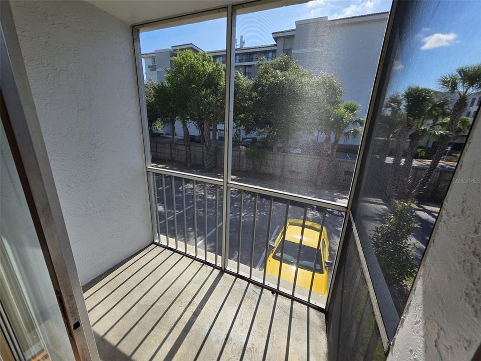 For Rent: $1,100 (1 beds, 1 baths, 496 Square Feet)