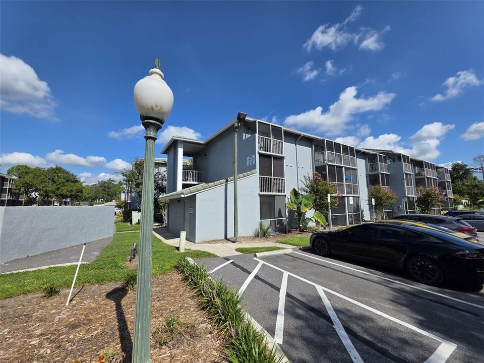 For Rent: $1,100 (1 beds, 1 baths, 496 Square Feet)