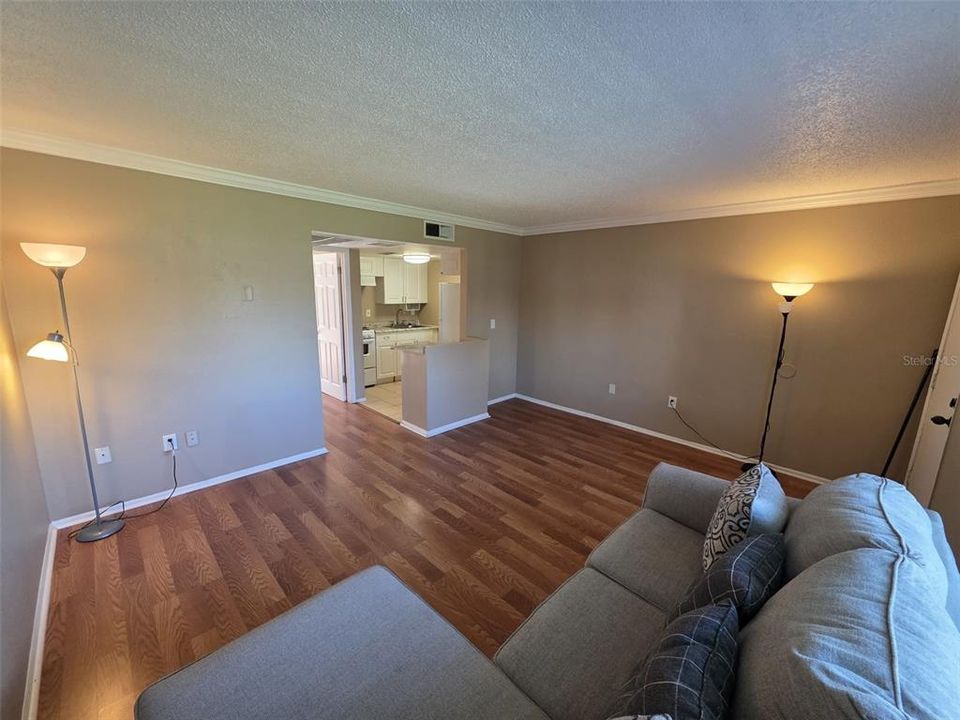 For Rent: $1,100 (1 beds, 1 baths, 496 Square Feet)