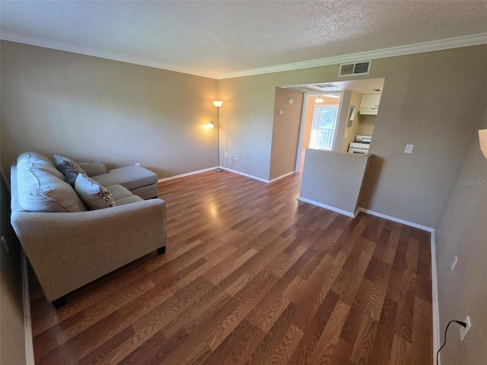 For Rent: $1,100 (1 beds, 1 baths, 496 Square Feet)