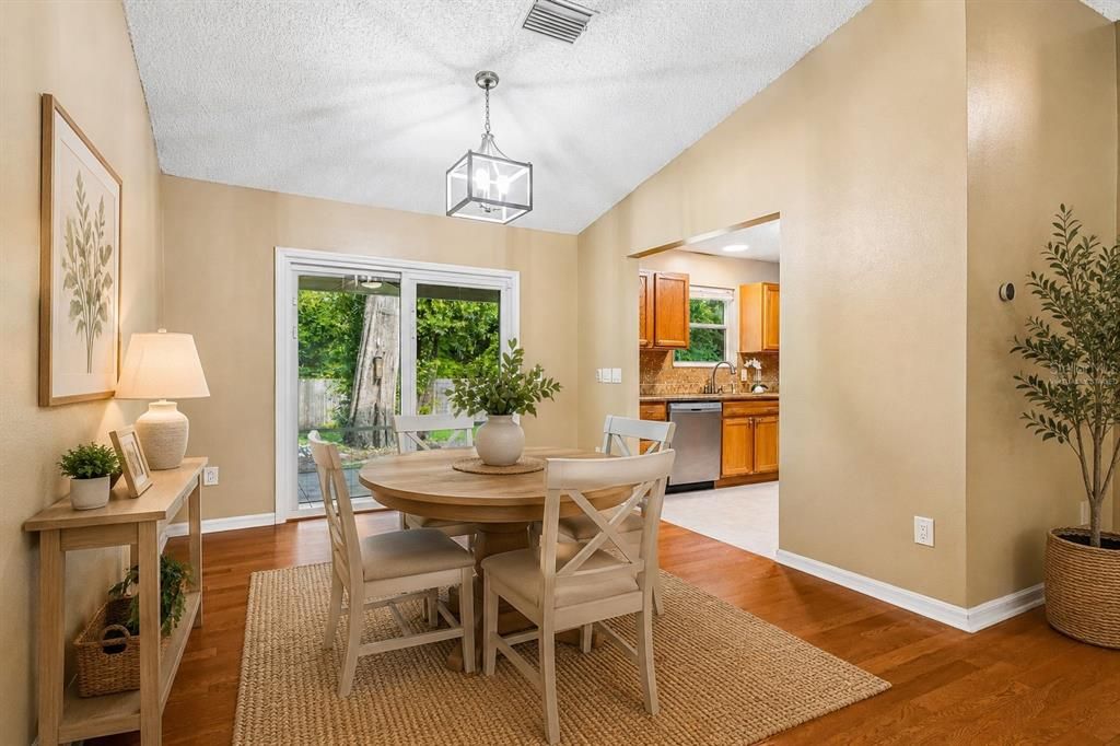 En Venta: $349,000 (4 camas, 2 baños, 1754 Pies cuadrados)