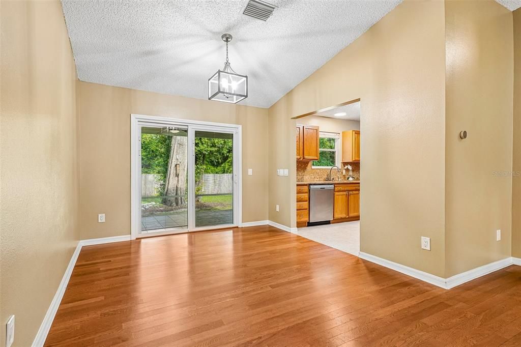 En Venta: $349,000 (4 camas, 2 baños, 1754 Pies cuadrados)