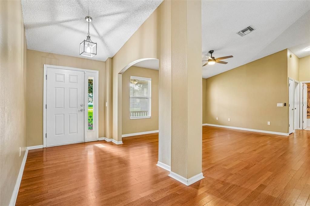 En Venta: $349,000 (4 camas, 2 baños, 1754 Pies cuadrados)