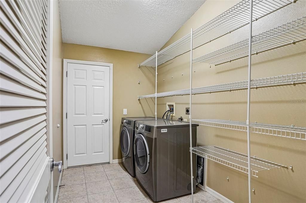 En Venta: $349,000 (4 camas, 2 baños, 1754 Pies cuadrados)