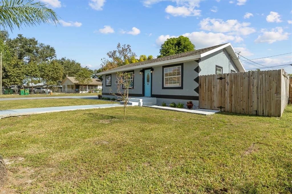 For Sale: $220,000 (3 beds, 1 baths, 748 Square Feet)