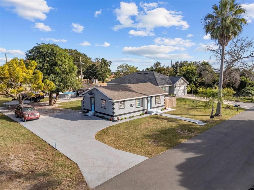 For Sale: $220,000 (3 beds, 1 baths, 748 Square Feet)