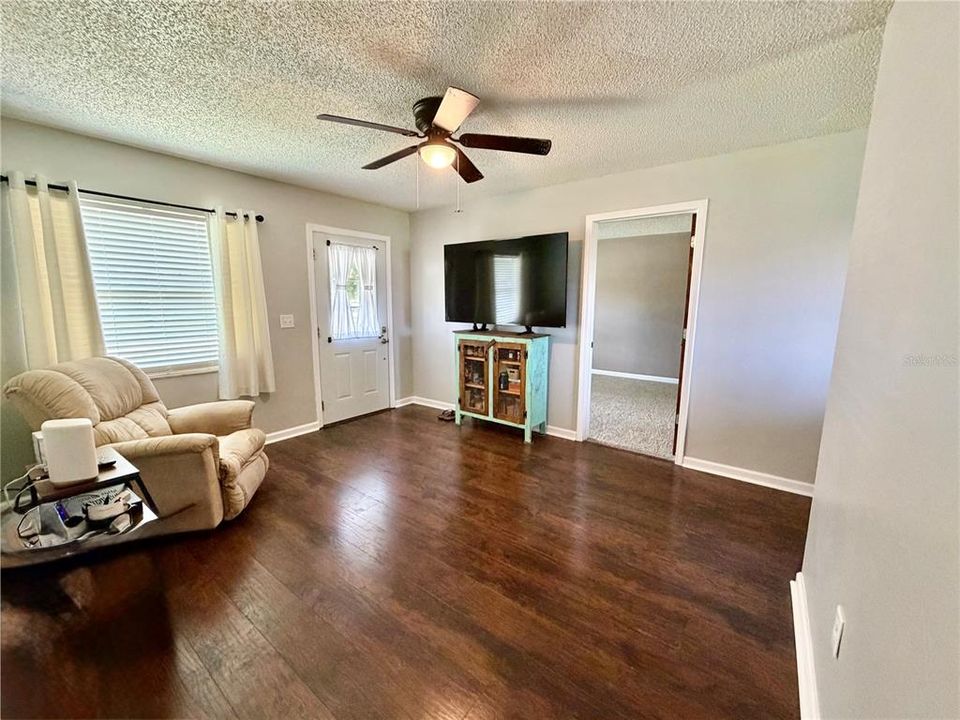 For Sale: $220,000 (3 beds, 1 baths, 1302 Square Feet)