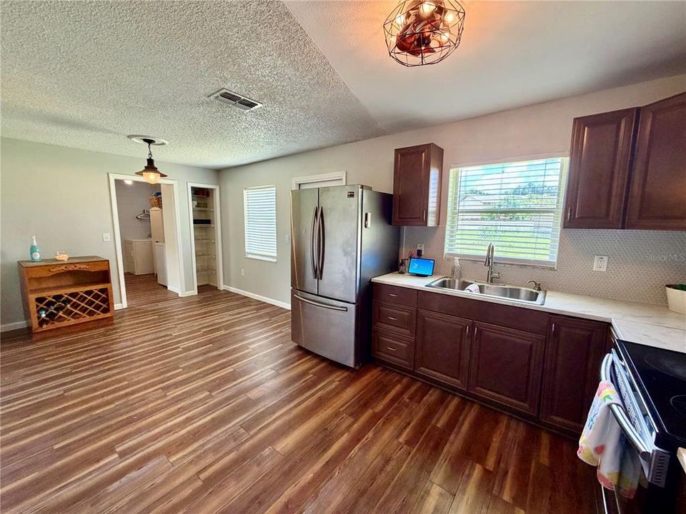For Sale: $220,000 (3 beds, 1 baths, 1302 Square Feet)