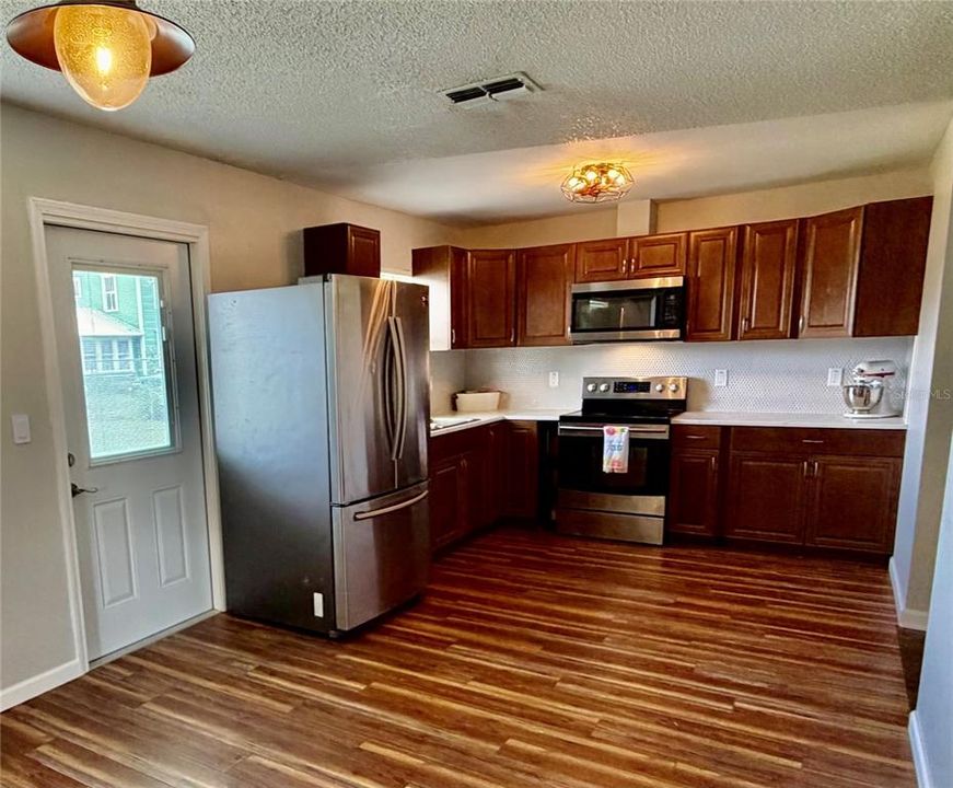 For Sale: $220,000 (3 beds, 1 baths, 1302 Square Feet)