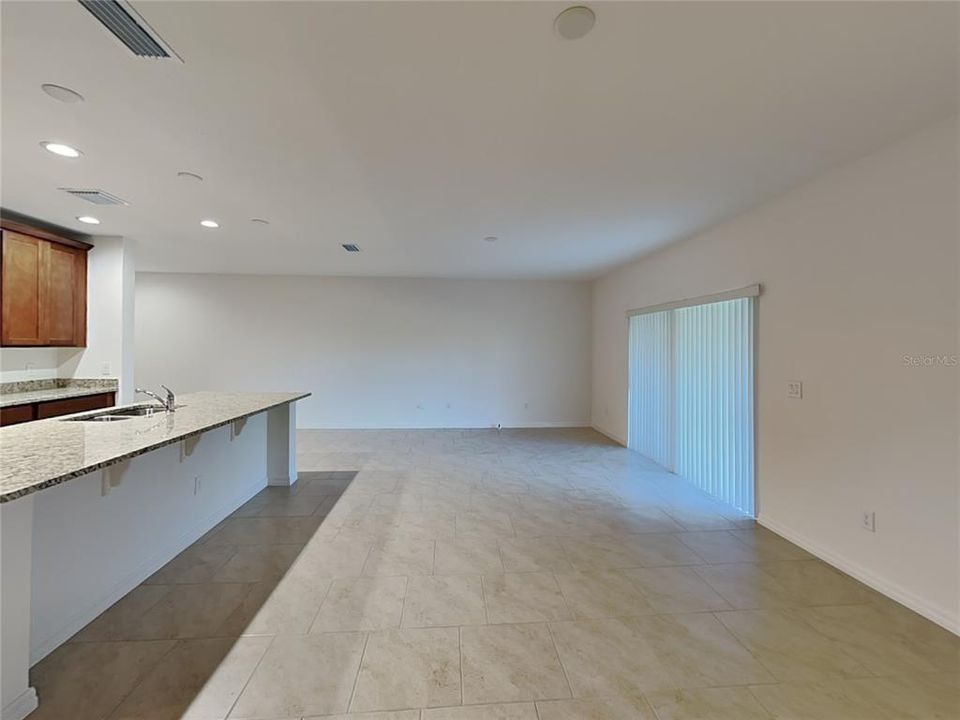 For Rent: $2,385 (4 beds, 2 baths, 2032 Square Feet)