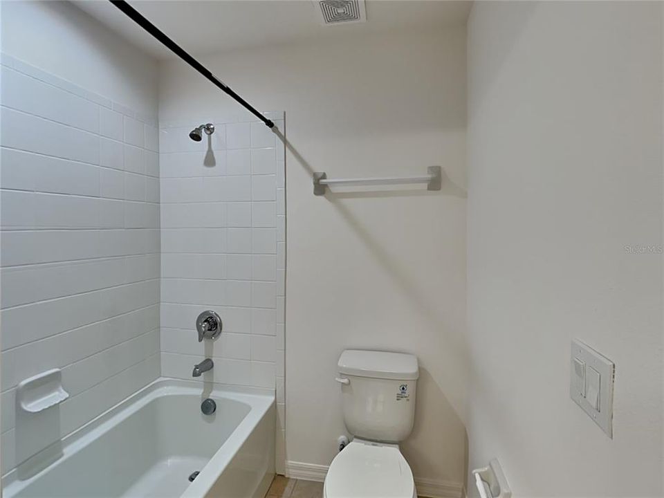 For Rent: $2,385 (4 beds, 2 baths, 2032 Square Feet)