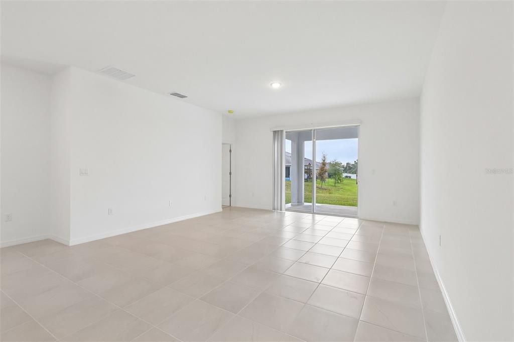 En Venta: $369,000 (5 camas, 2 baños, 2182 Pies cuadrados)